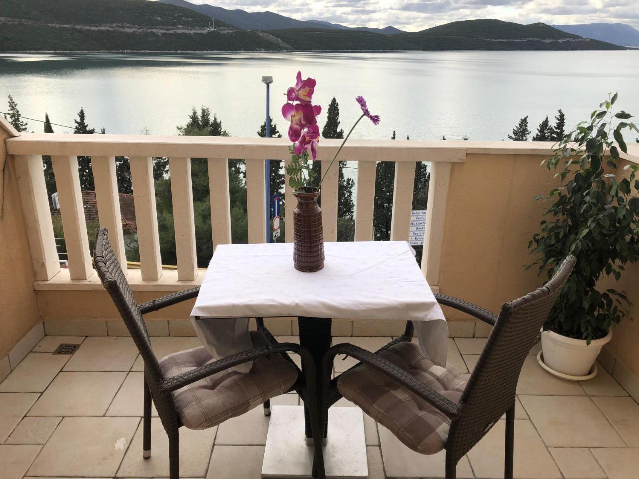 Ancora * Neum